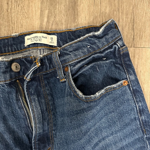 Abercrombie & Fitch Ultra High Rise 90s Straight Jeans - Picture 5 of 7